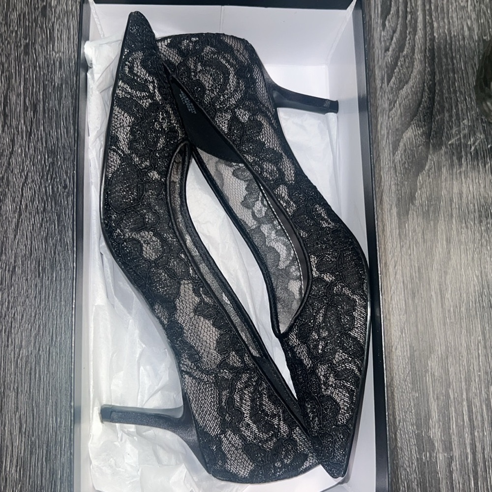 Arlene pointy toe pump